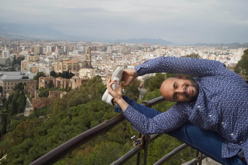 Manu padangustasana parivtta en malaga